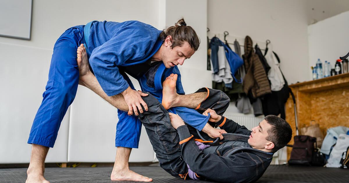 Training BJJ can help you achieve weight loss success through calorie burning and healthy habits